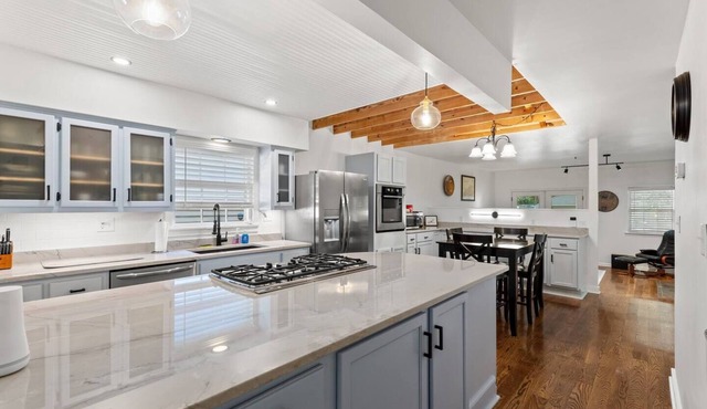 This house is a 3 bedroom(s), 2.5 bathrooms, located in Lexington, KY.