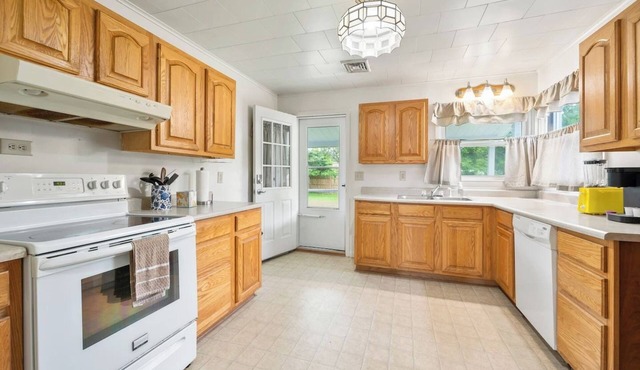 This house is a 3 bedroom(s), 1 bathrooms, located in Marlinton, WV.
