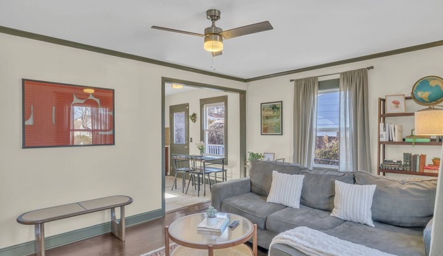 This house is a 3 bedroom(s), 2 bathrooms, located in Nashville, TN.