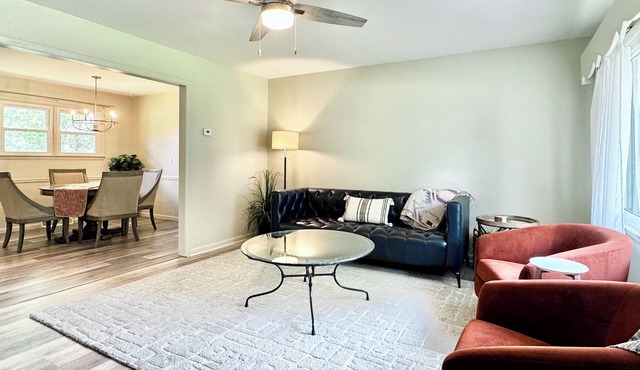 This house is a 3 bedroom(s), 1.5 bathrooms, located in Gas City, IN.