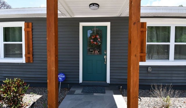 This house is a 3 bedroom(s), 1 bathrooms, located in Sarasota, FL.