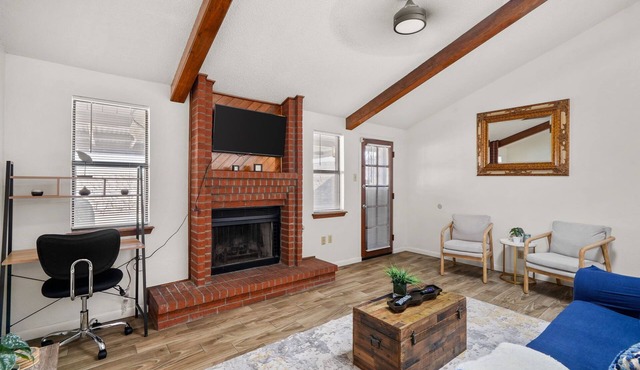 This house is a 3 bedroom(s), 2 bathrooms, located in El Paso, TX.