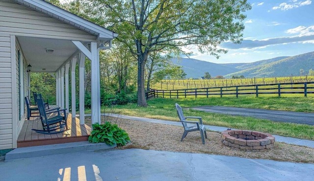 This house is a 3 bedroom(s), 2.5 bathrooms, located in Crozet, VA.
