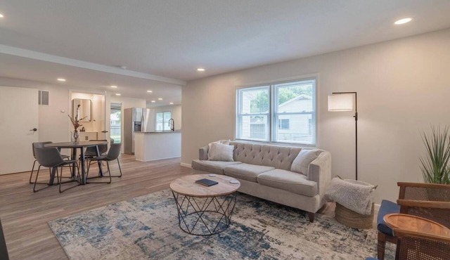 This house is a 3 bedroom(s), 2 bathrooms, located in Marion, IN.