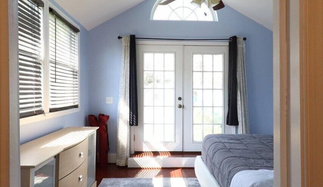 This house is a 3 bedroom(s), 2 bathrooms, located in Towson, MD.