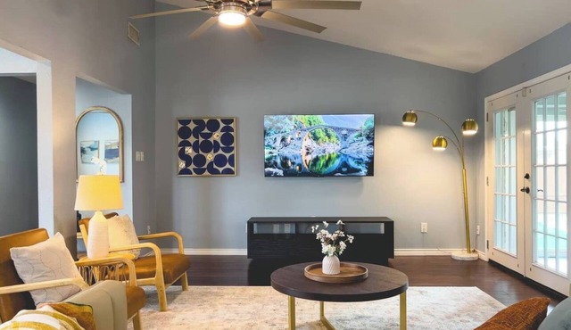 This house is a 3 bedroom(s), 2 bathrooms, located in Plano, TX.