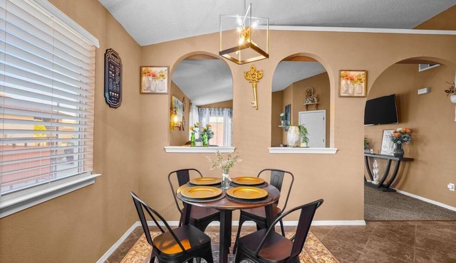 This house is a 3 bedroom(s), 2 bathrooms, located in Horizon City, TX.
