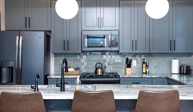 This house is a 3 bedroom(s), 3.5 bathrooms, located in Indianapolis, IN.