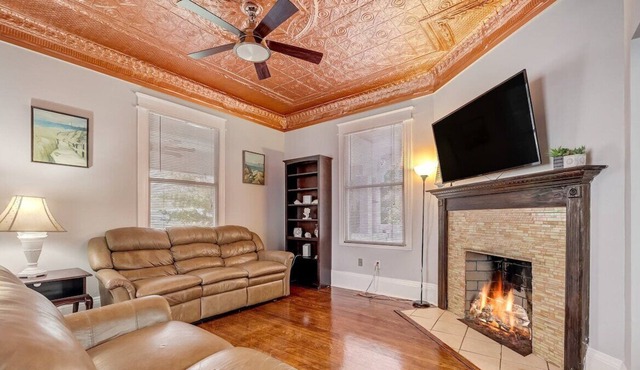 This house is a 3 bedroom(s), 2.5 bathrooms, located in Jacksonville, FL.
