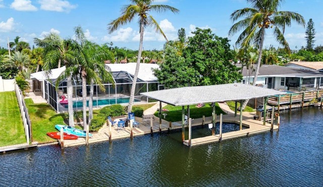 This house is a 4 bedroom(s), 2 bathrooms, located in Cocoa Beach, FL.
