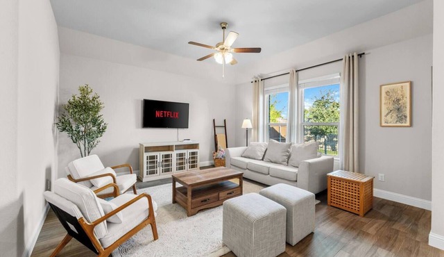 This house is a 4 bedroom(s), 2 bathrooms, located in Fort Worth, TX.
