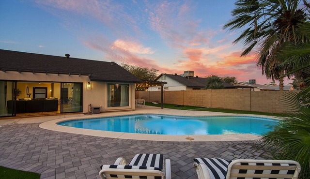 This house is a 4 bedroom(s), 2.5 bathrooms, located in Scottsdale, AZ.