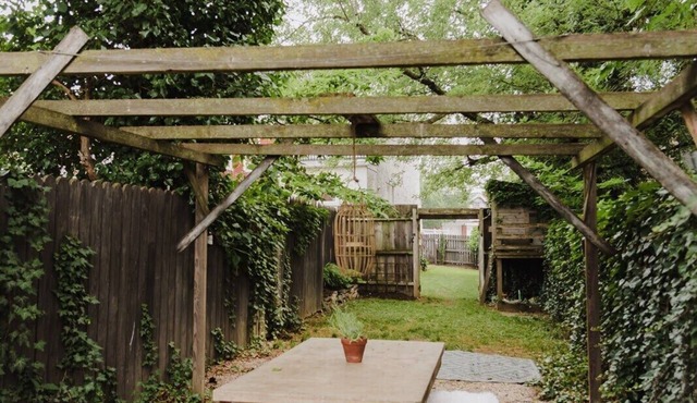 This house is a 4 bedroom(s), 1.5 bathrooms, located in Lancaster, PA.