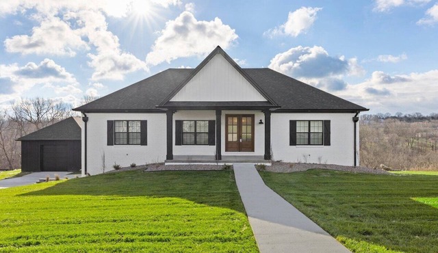 This house is a 4 bedroom(s), 3 bathrooms, located in Lancaster, KY.