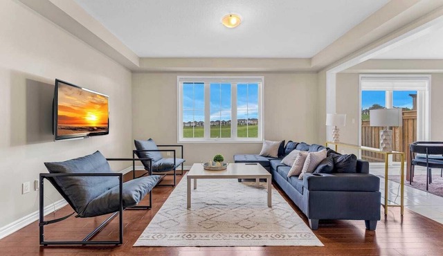 This house is a 4 bedroom(s), 2.5 bathrooms, located in Cambridge, ON.