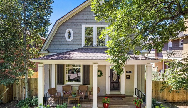 This house is a 4 bedroom(s), 3.5 bathrooms, located in Denver, CO.