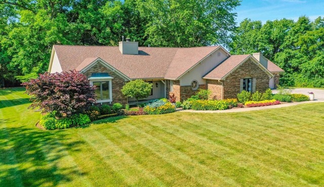This house is a 4 bedroom(s), 3 bathrooms, located in Marion, IN.