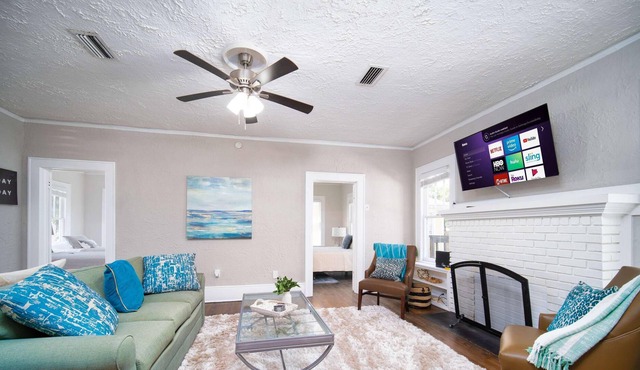 This house is a 4 bedroom(s), 2 bathrooms, located in Jacksonville, FL.