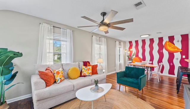 This house is a 4 bedroom(s), 2 bathrooms, located in Jacksonville, FL.