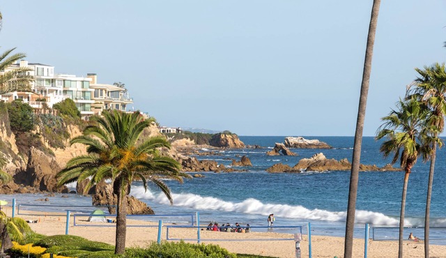 This house is a 4 bedroom(s), 4 bathrooms, located in Newport Beach, CA.