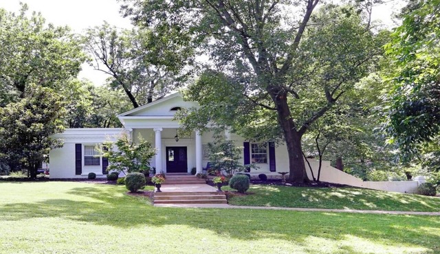 This house is a 5 bedroom(s), 4.5 bathrooms, located in Lexington, KY.