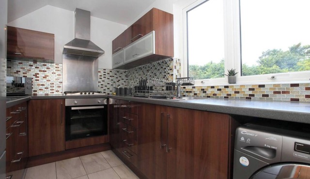 This house is a 5 bedroom(s), 2.5 bathrooms, located in Peterborough, England.