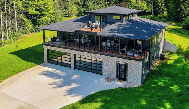 This house is a 5 bedroom(s), 4.5 bathrooms, located in Elkhart Lake, WI.
