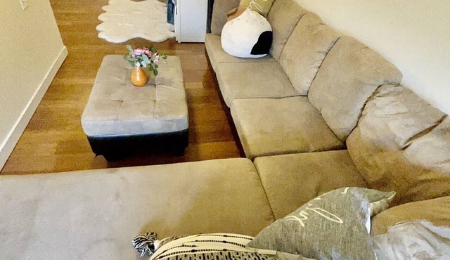 This house is a 6 bedroom(s), 2 bathrooms, located in Seattle, WA.