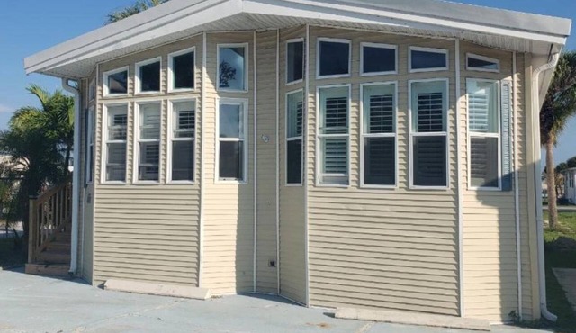 This house is located 2 miles from Fort Myers Beach, 3 miles from Sanibel,