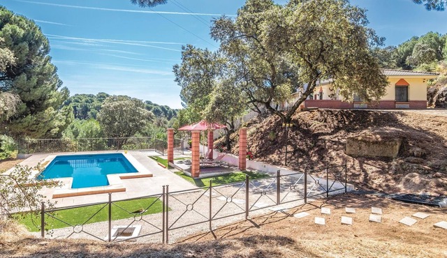 This idyllic vacation home with private pool is located in the middle of the nature park of the Sier
