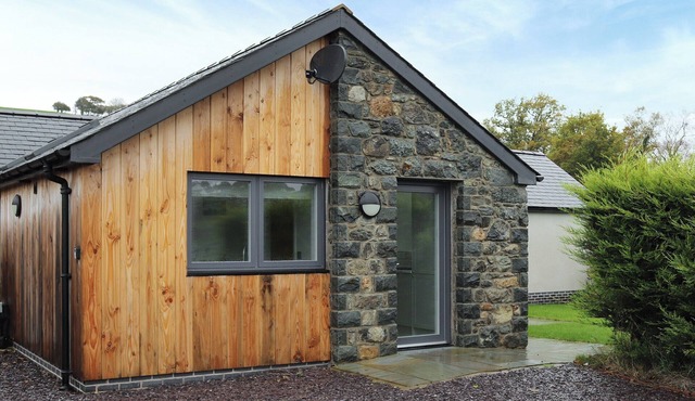 This immaculate cottage with hot tub will not disappoint.