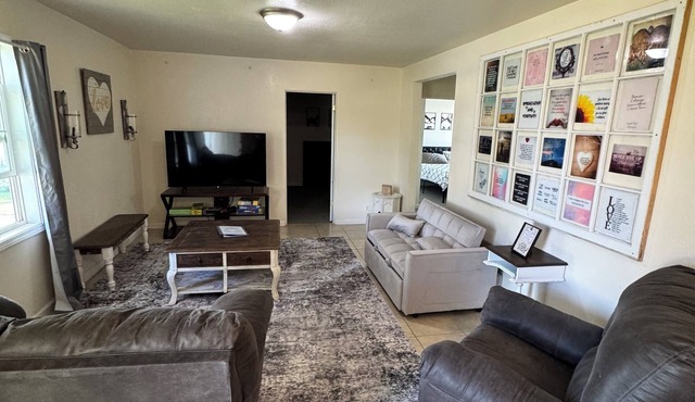 This is a clean, spacious, Pet-Friendly Retreat for Groups/Families or singles!