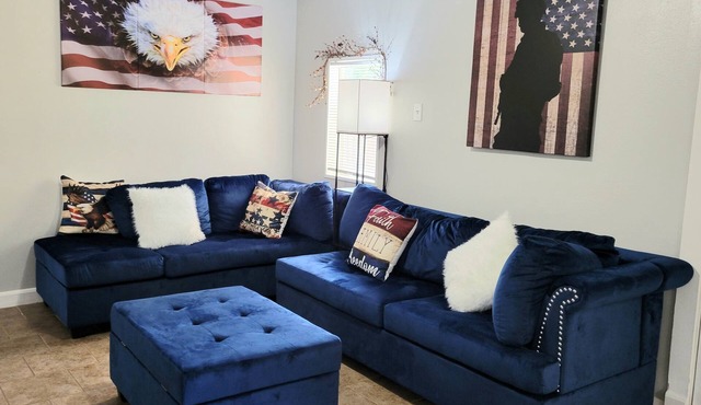 This is a cozy Military/USA themed home by Lackland AFB . 4 Bedroom, 1 Bath.