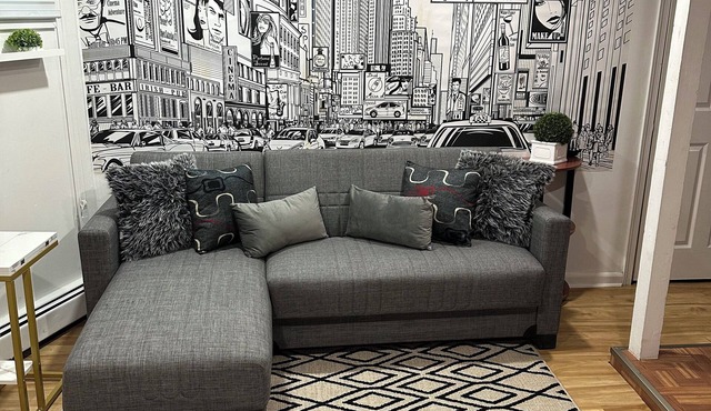 This is a cozy studio, located in close proximity to NY!