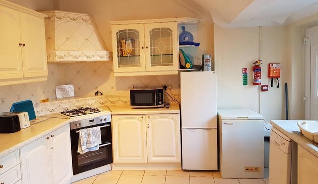 This is an amazing whole house with 5 bedrooms that sleeps 10.