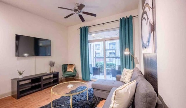 This is Houston- Peaceful Poolside - Very close to NRG, Med Ctr, Downtown