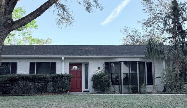 This is it: Red Door Vacay House in Delightful Brandon with Game Room and Pool
