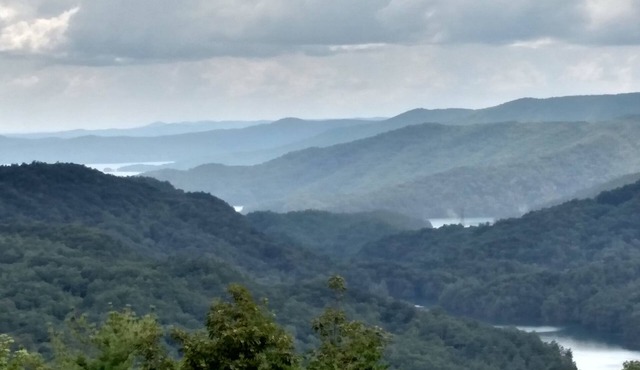 This is the one! Just WOW. AMAZING Mountain/Lake Views HotTub FirePit