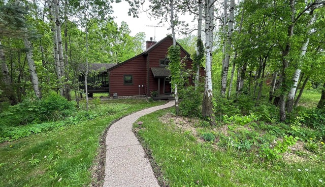This is the spot ~ Relax at Your Getaway Among the Trees! Family & dog friendly