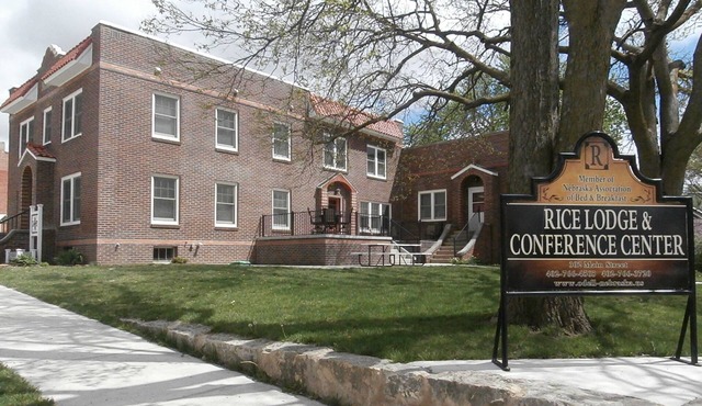 This is your 'home away from home'!10 bedrooms,11 baths! MUST call to reserve!