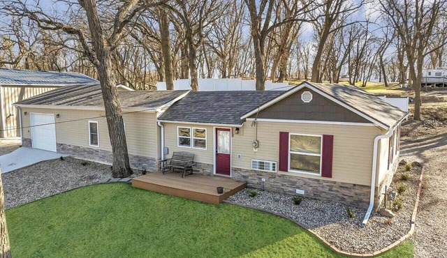 This lake getaway on the `Narrows` off East Lake offers easy access to boating, fishing, & nightlife