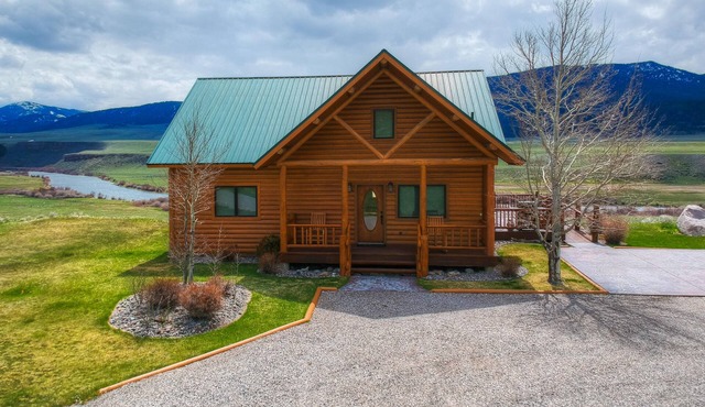 This Large, Friendly Home Offers Private Madison River Access/Views 4+4 Near YNP