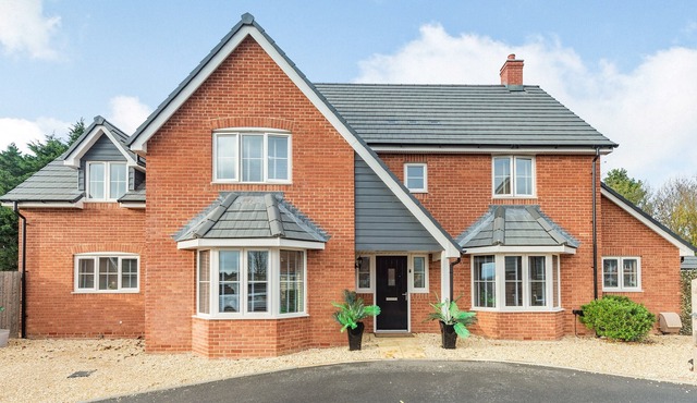 This large spacious house in a quiet residential area is an ideal getaway for all the family.