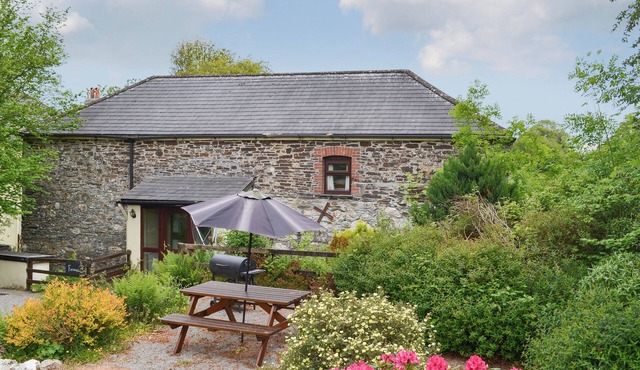 This larger holiday property is set over two levels and has en-suite facilities to each bedroom.