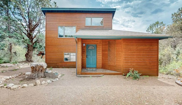 This loft style home is a perfect romantic getaway! Near to shopping and hiking!