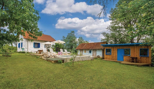 This lovely holiday cottage has been renovated so it kept the original style and local architectural