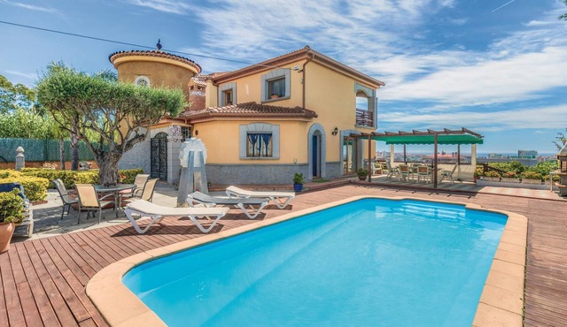 This luxurious vacation home makes the hearts beat faster.