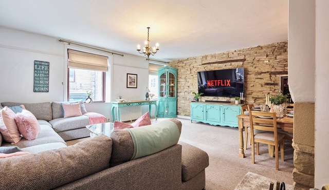 This luxury, boutique style, stone built, 3 bedroom, 2 bathroom apartment by Above Rubies sits directly on Haworth’s renowned cobbled Main Street and is only a stone’s throw from the iconic Parsonage, home to the Brontë sisters.