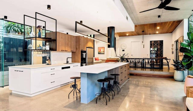 This Luxury home close to everything and only 3km from the Brisbane CBD!