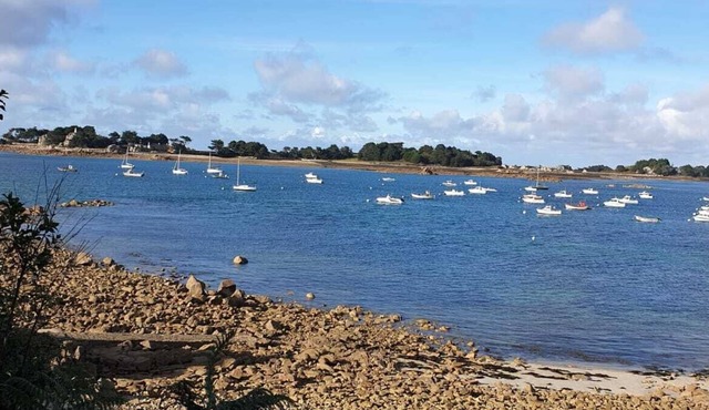 This magnificent 18th-century manor house on the GR34 is known as "Maison de la mer".